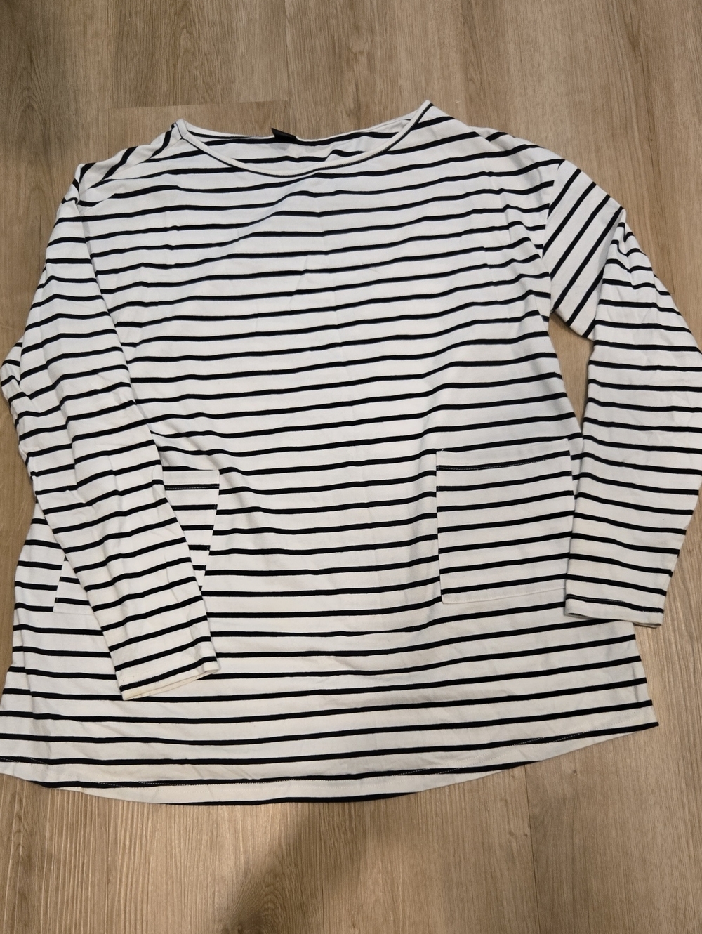SHEIN Black and White Striped Long Sleeve Tee